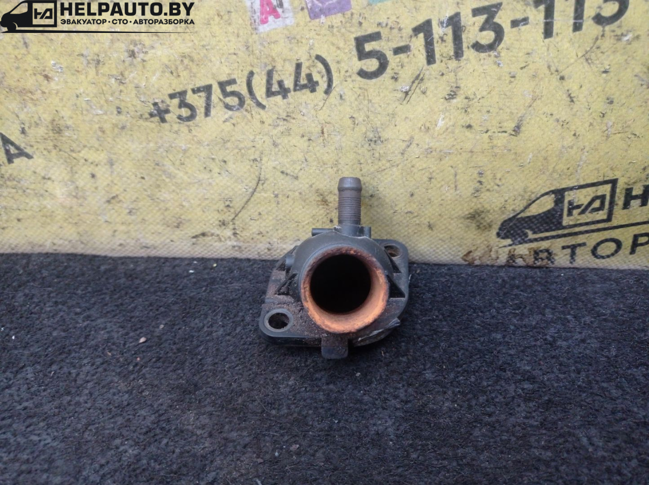 фланец (тройник) системы охлаждения Renault Scenic 1 поколение 1998, 1.9 л., F9Q 716, дизель, МКПП, синий, минивэн, передний привод - фото №1