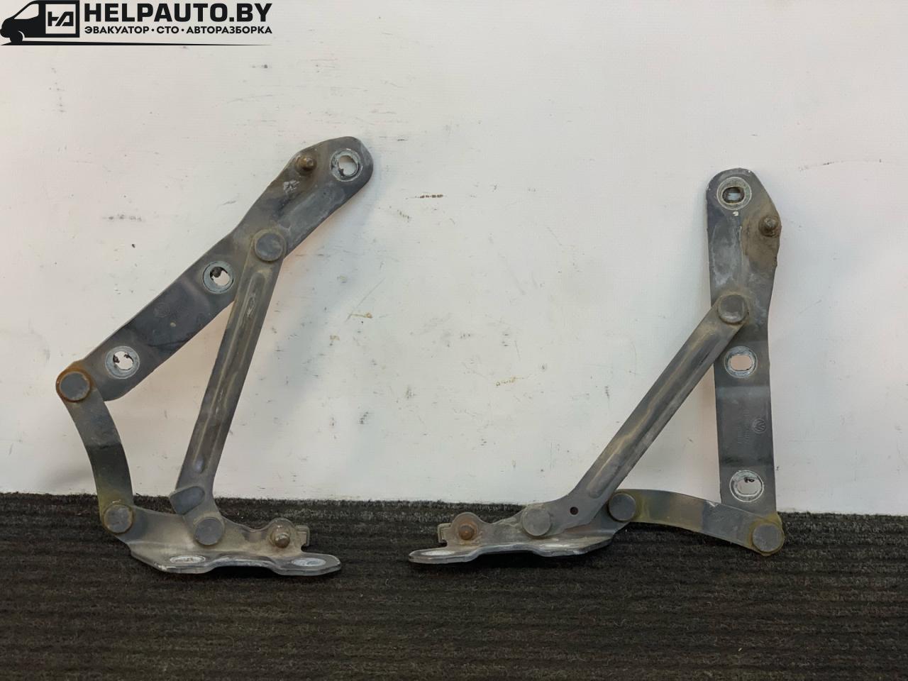 петля капота левая Volkswagen Vento 1 поколение 1991, 1.8 л., бензин, МКПП, серый, седан, передний привод - фото №1