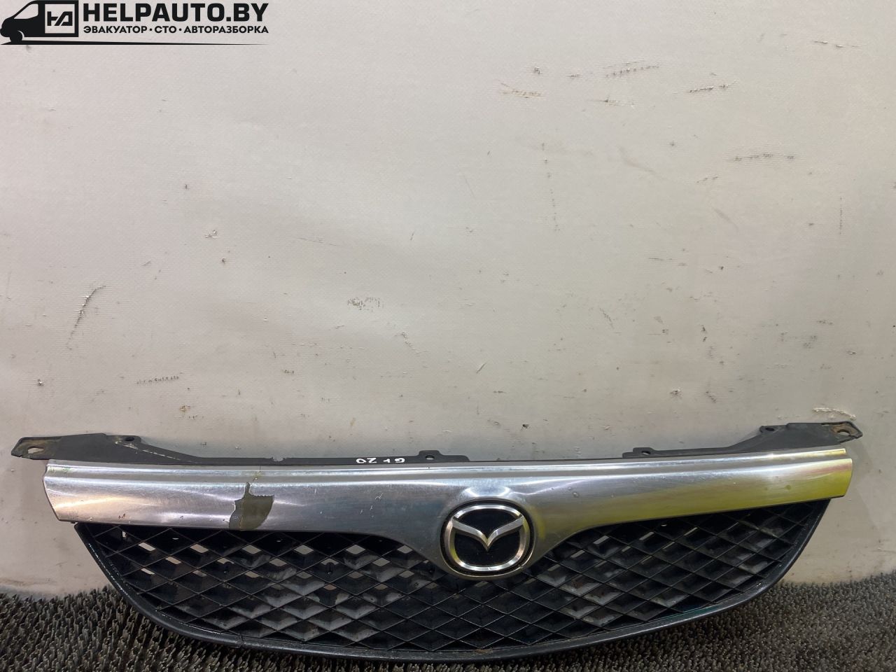 решетка радиатора Mazda 626 GF 1997, 2.0 л., дизель, МКПП, зелёный, седан, передний привод - фото №1