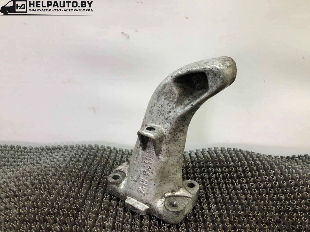 кронштейн двигателя Mercedes-Benz W123 W123 1983, 2.0 л., дизель, МКПП, седан, 6152231404 - фото №1
