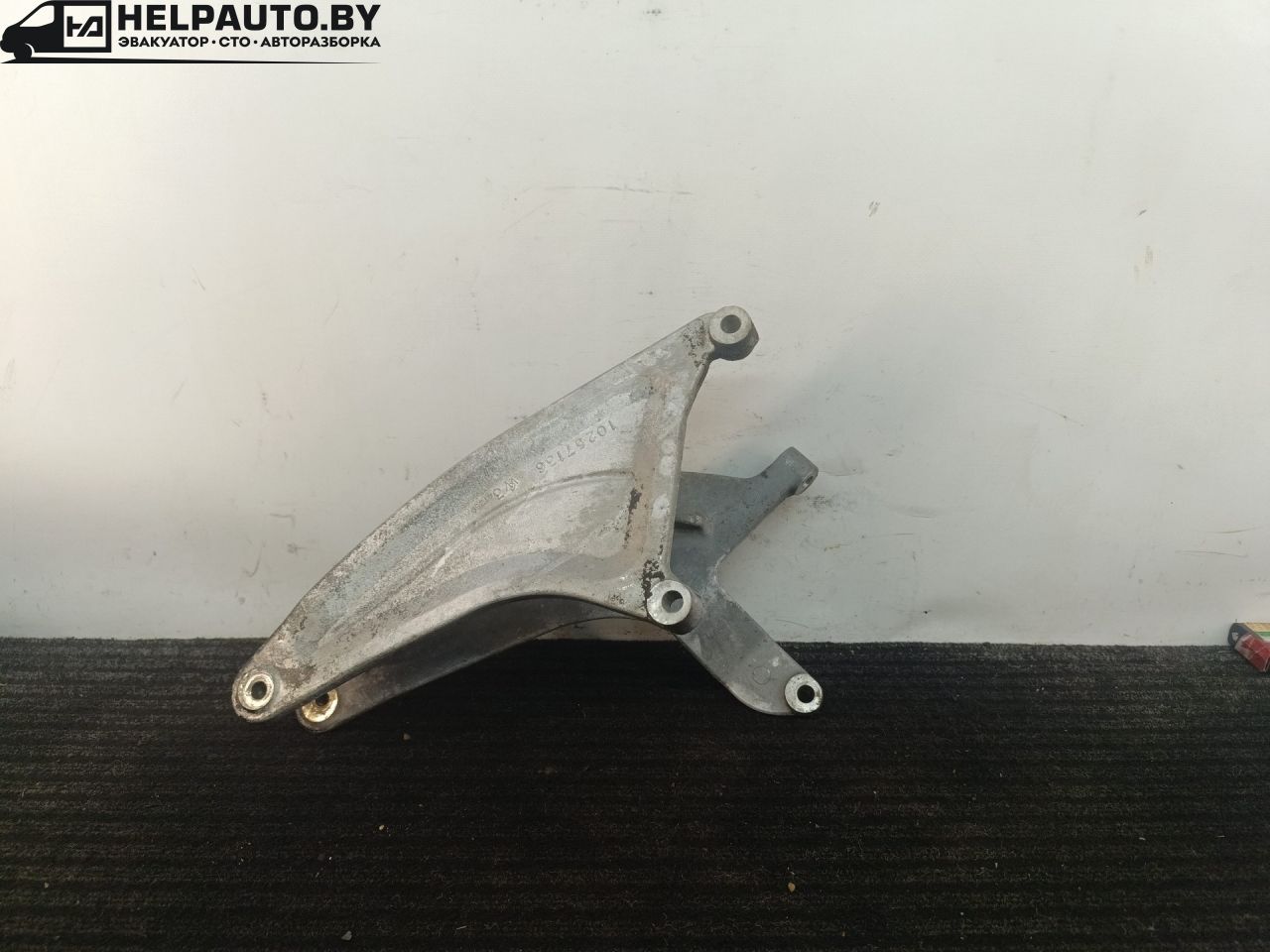 кронштейн двигателя Opel Sintra 1 поколение 1999, 2.2 л., X 22 XE, бензин, МКПП, серебристый, минивэн, передний привод - фото №1