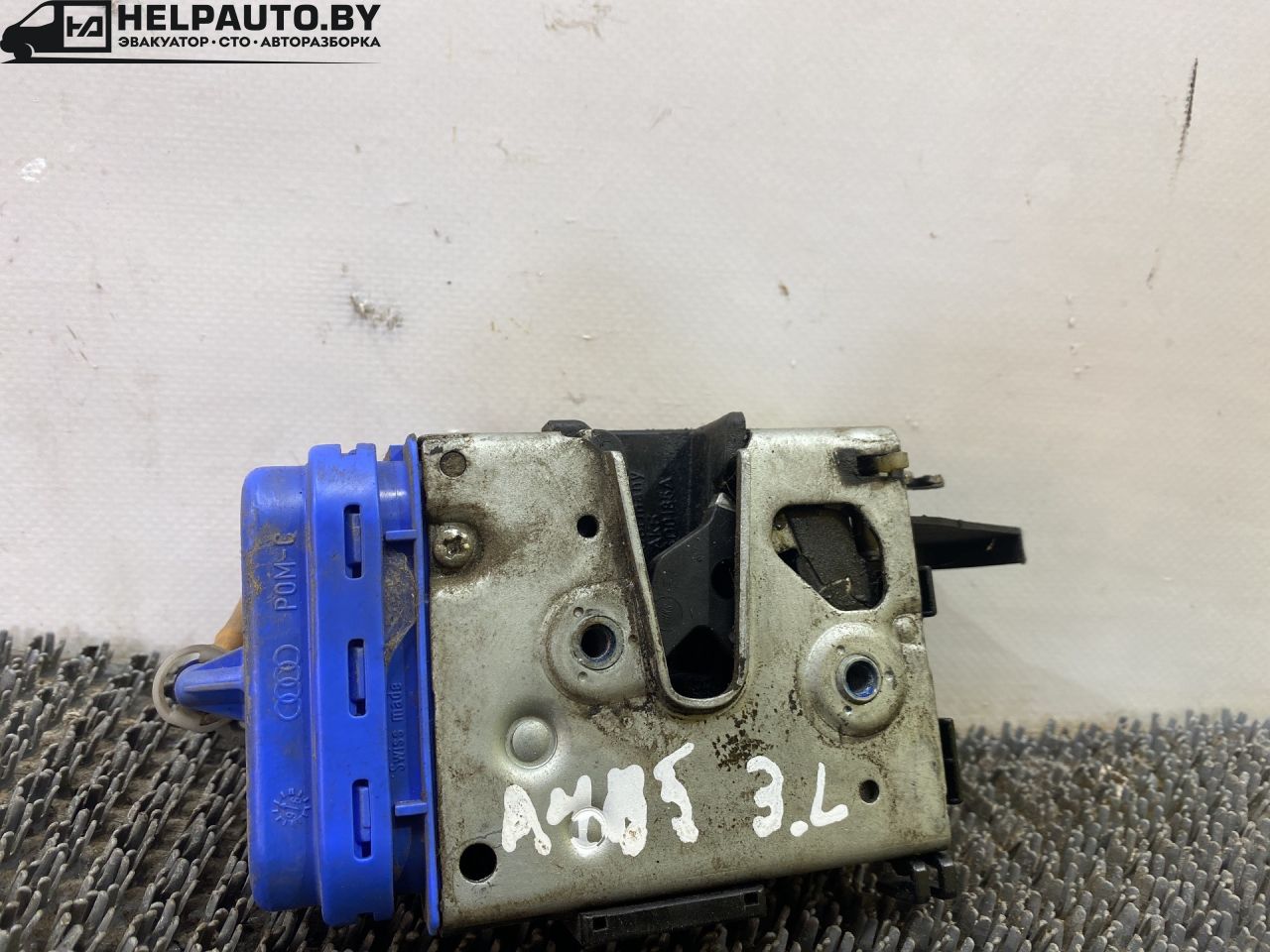 замок двери задней левой Audi A4 B5 1999, 1.8 л., бензин, АКПП, черный, универсал, передний привод - фото №1