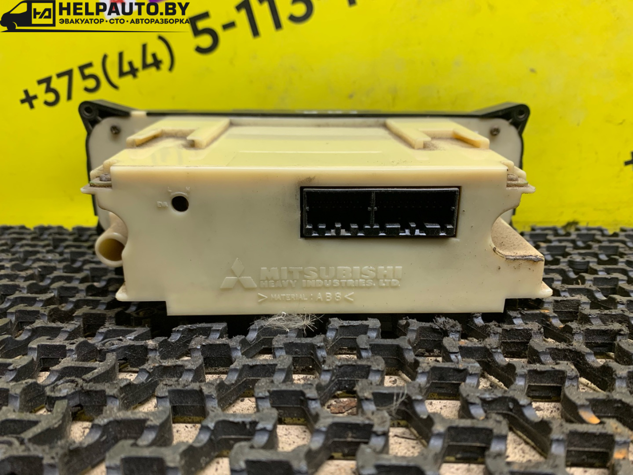 блок управления печки / климат-контроля Mitsubishi Carisma 1 поколение (1995 - 1999), 1.8 л., 4G93 (GDI), бензин, МКПП, серебро, хетчбэк 5 дв., передний привод - фото №1