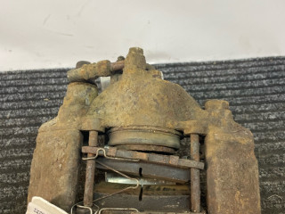 суппорт передний правый Mazda Demio 1 поколение [рестайлинг] 2001, 1.3 л., B3, бензин, МКПП, синий, хетчбэк 5 дв., передний привод