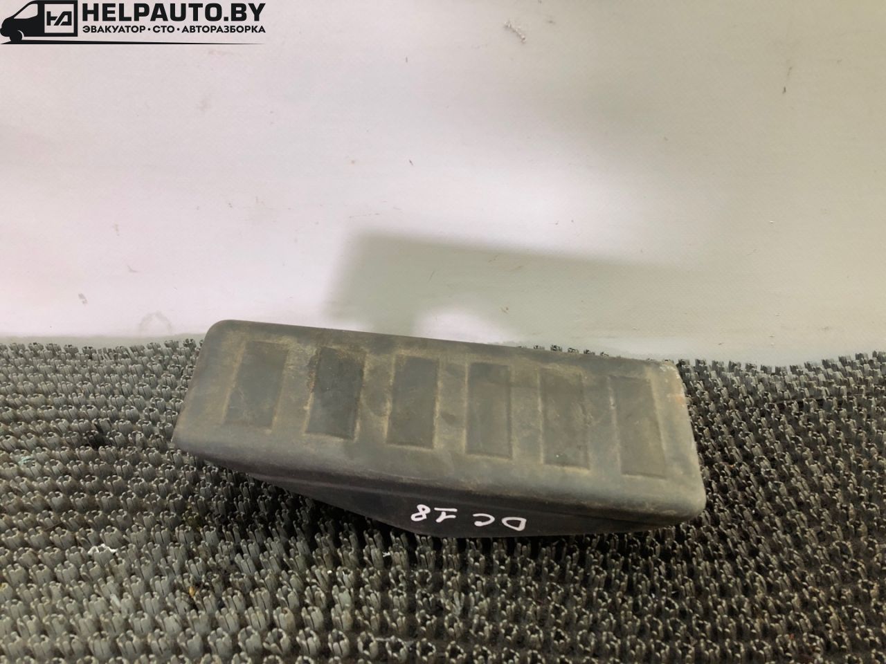Опорная площадка для ног Dodge Caliber 1 поколение 2008, 1.8 л., бензин, МКПП, красный, хетчбэк 5 дв., передний привод - фото №1