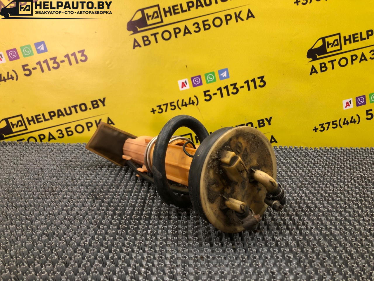 колба в бак Renault Safrane 1 поколение 1994, 2.2 л., J7T 760, бензин, 5МКПП, черный, хетчбэк 5 дв., передний привод - фото №1