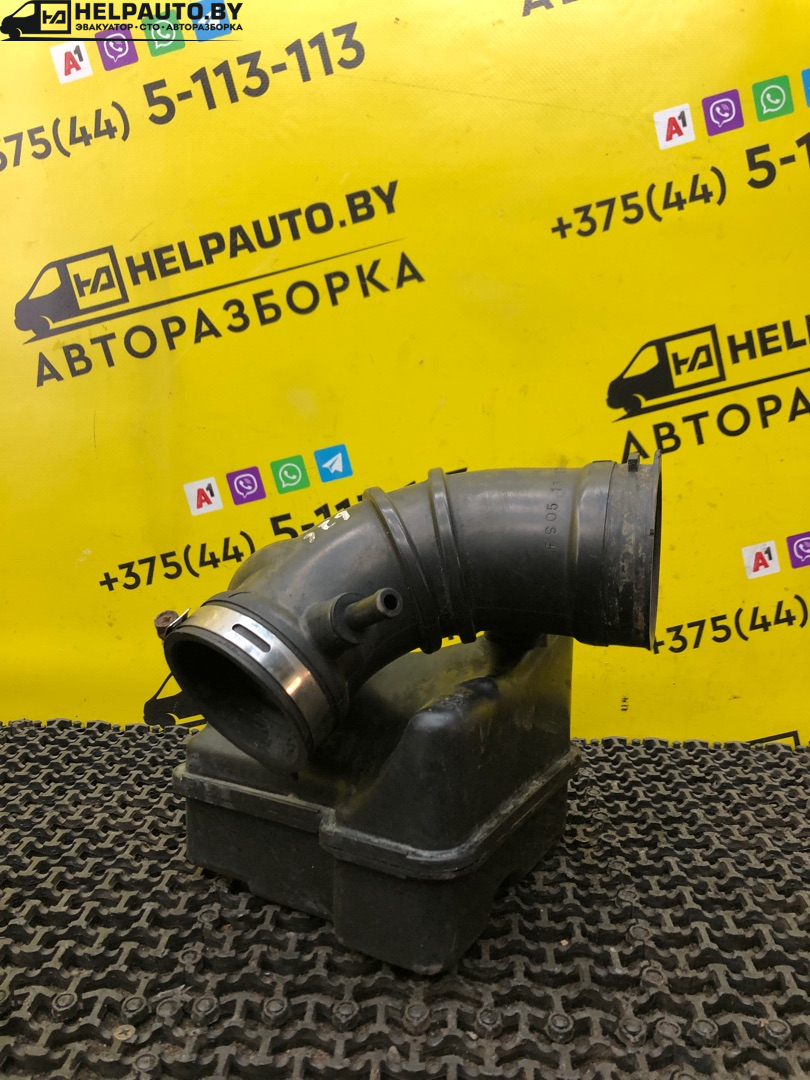 патрубок воздушного фильтра Mazda 626 GE 1994, 1.8 л., FP, бензин, МКПП, бордовый, седан, передний привод - фото №1