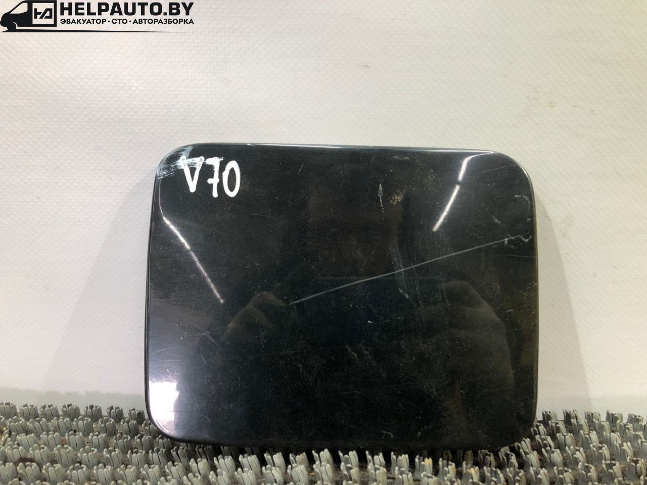 лючок топливного бака Volvo S70 1 поколение 2000, 2.5 л., D 5252 T, дизель, МКПП, черный, седан, передний привод - фото №1