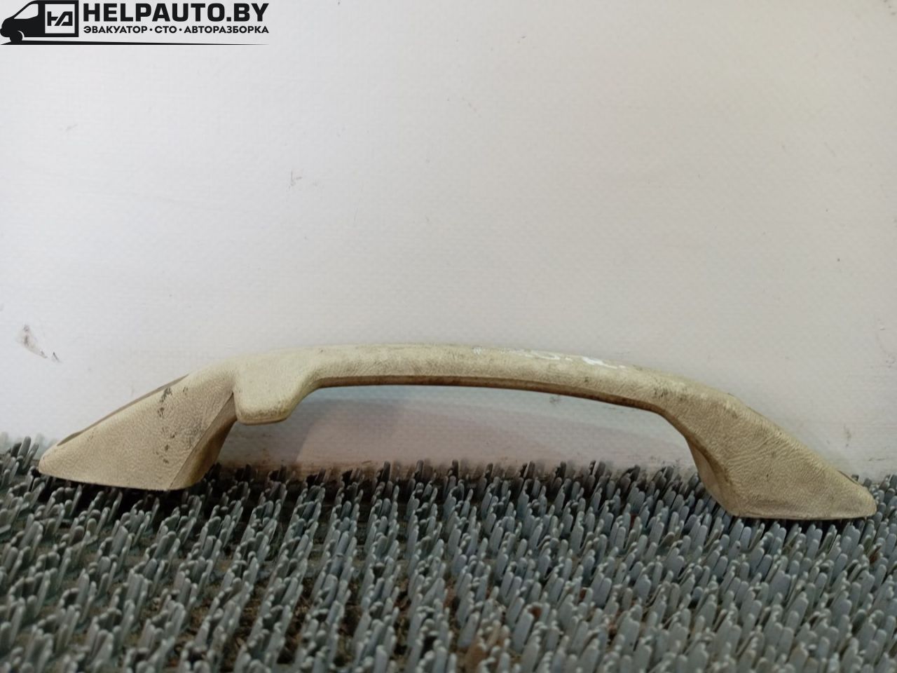 ручка внутренняя потолочная Audi 80 B3 89/B3 1987, 1.8 л., бензин, МКПП, серый, седан, передний привод, 321857607B - фото №1