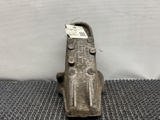 кронштейн двигателя Audi 100 С3 1987, 2.0 л., i, бензин, МКПП, седан, передний привод, AAZ