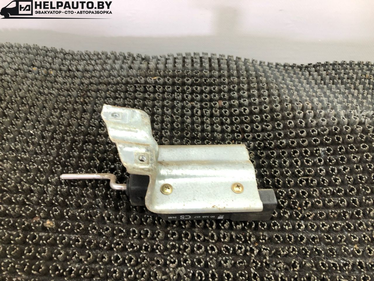 активатор замка багажника Opel Vectra B (1995 - 1999), 1.6 л., X 16 XEL, бензин, МКПП, темно зеленный металлик, седан, передний привод - фото №1