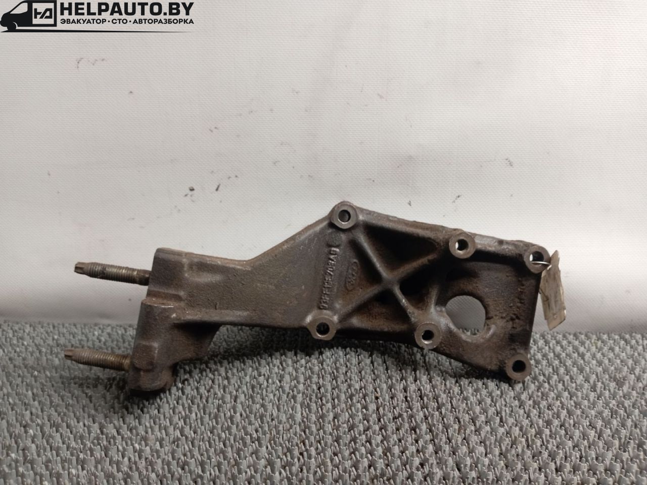 кронштейн двигателя Ford Mondeo 2 поколение 1998, 1.8 л., дизель, МКПП, синий, хетчбэк 5 дв., передний привод - фото №1