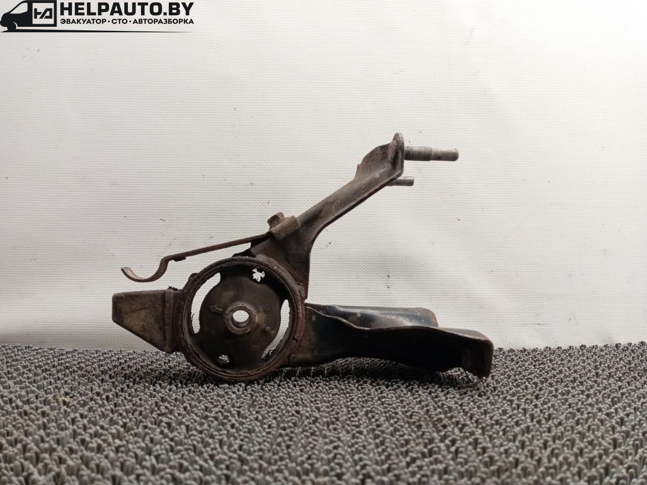 подушка крепления двигателя Toyota Carina T170 1992, 1.6 л., 4A-FE, бензин, МКПП, красный, седан, передний привод - фото №1