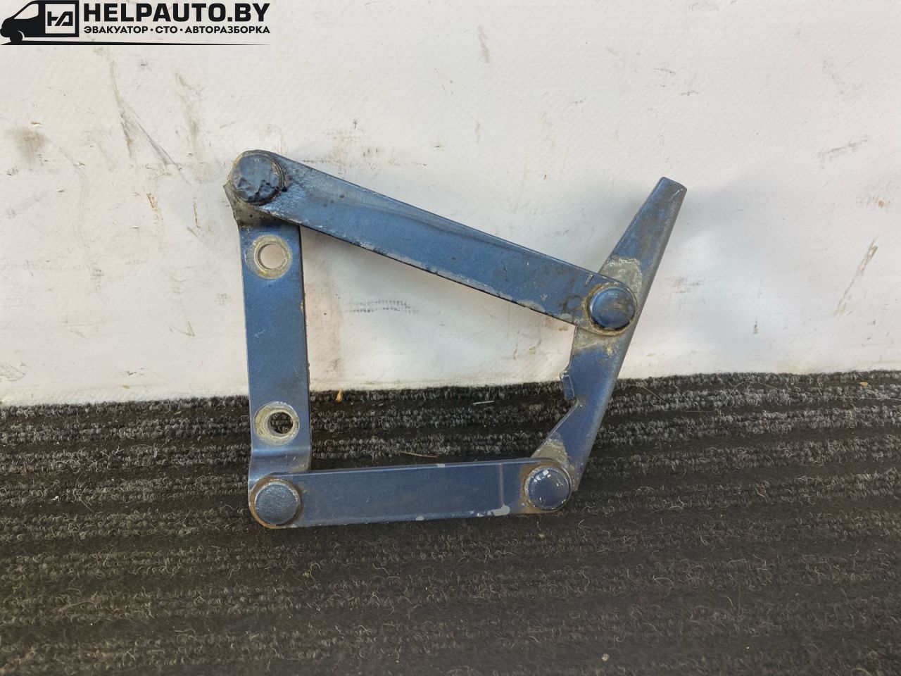 петля капота правая Volkswagen Santana 1 поколение 1988, 1.6 л., бензин, синий, передний привод - фото №1