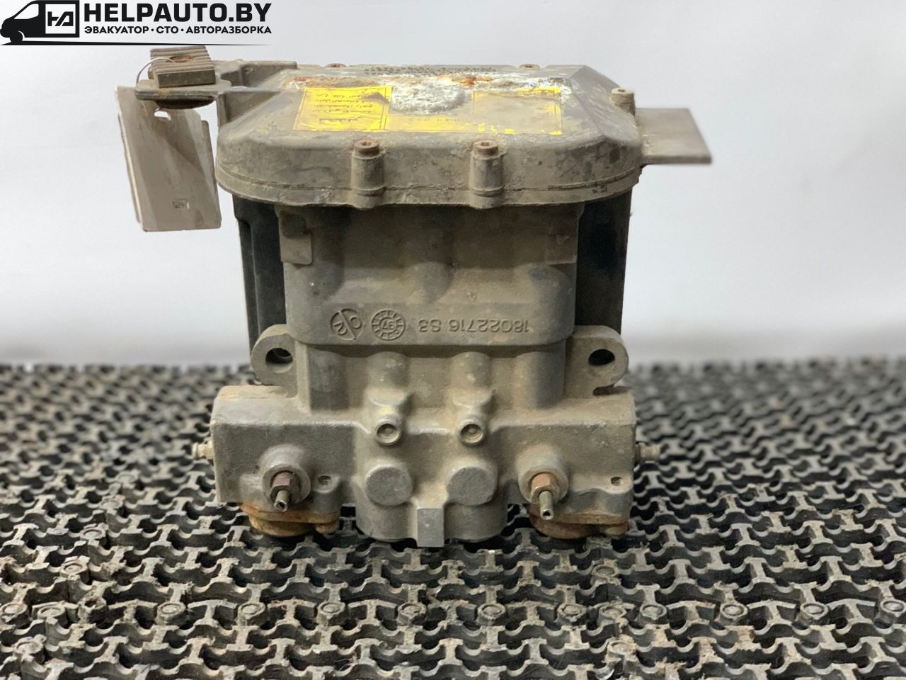 блок ABS Daewoo Nubira J100 1998, 2.0 л., бензин, МКПП, красный / зеленый, седан, 18022716S3 - фото №1