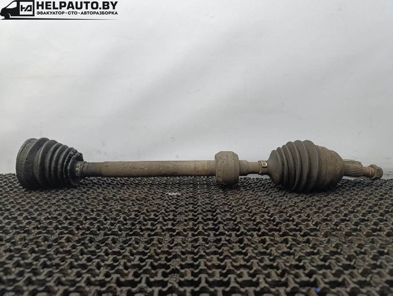 полуось передняя правая (приводной вал, ШРУС) Renault Laguna 1 поколение 1996, 1.8 л., бензин - фото №1