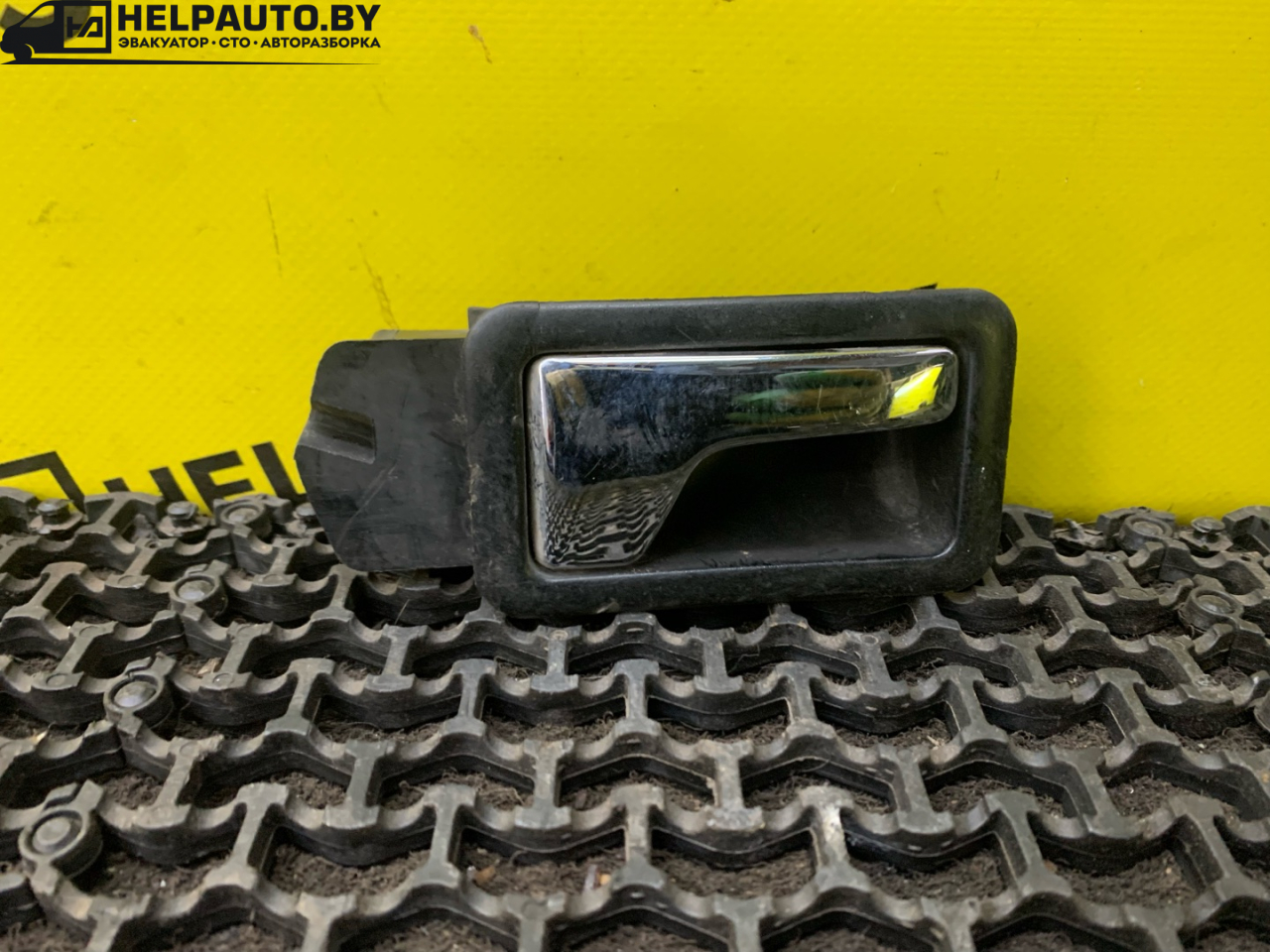 ручка внутренняя передняя правая Audi 80 8C/B4 1994, 2.0 л., бензин, МКПП, зеленый, седан, передний привод - фото №1