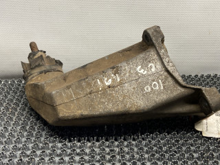 кронштейн (крепление) Audi 100 С3 (1982 - 1988), 1.9 л., бензин