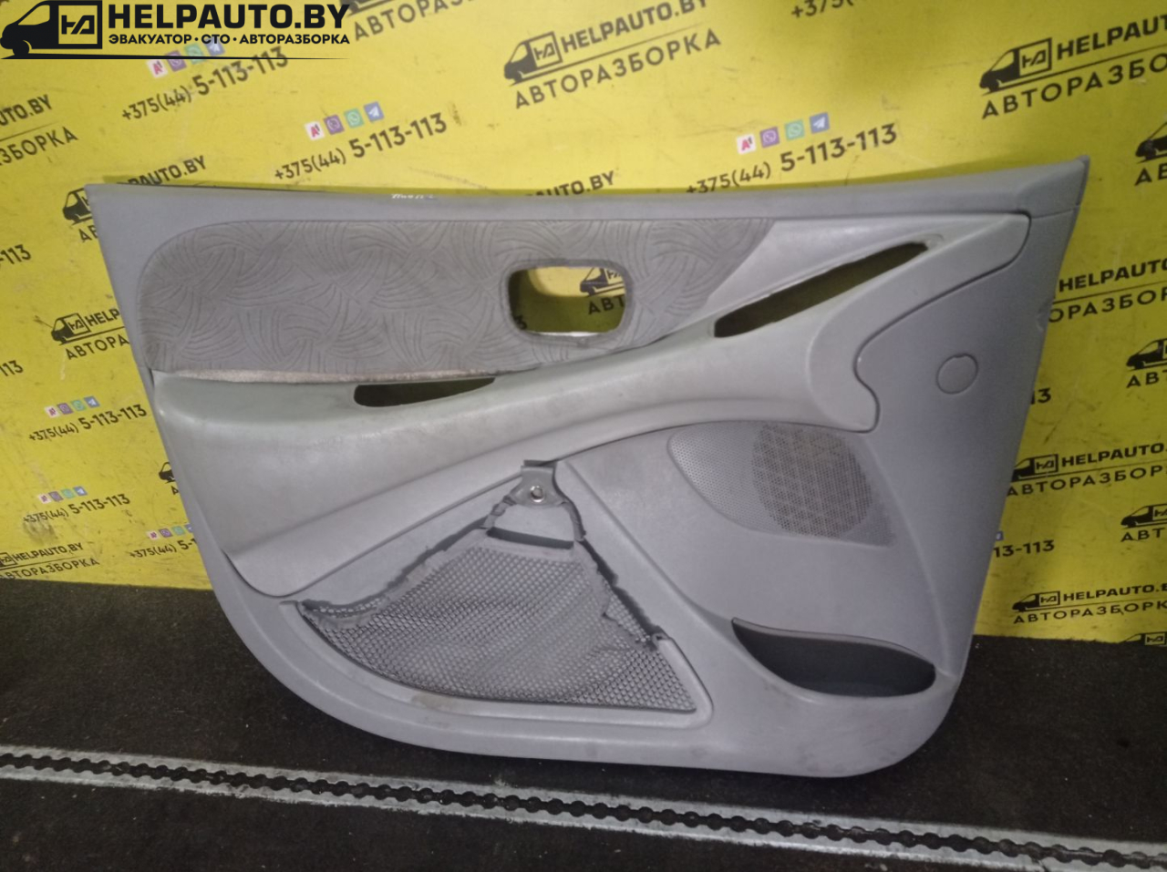 обшивка двери передняя левая Nissan Almera Tino V10 2001, 2.2 л., YD22DDT, дизель, МКПП, берюзовый, минивэн, передний привод - фото №1