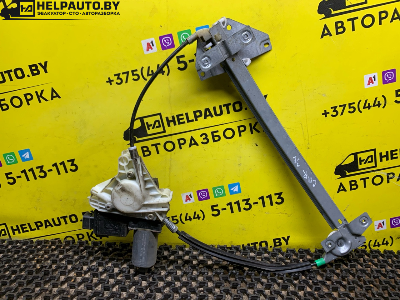 стеклоподъемник электрический задний левый Mitsubishi Carisma 1 поколение (1995 - 1999), 1.8 л., 4G93 (GDI), бензин, МКПП, серебро, хетчбэк 5 дв., передний привод - фото №1