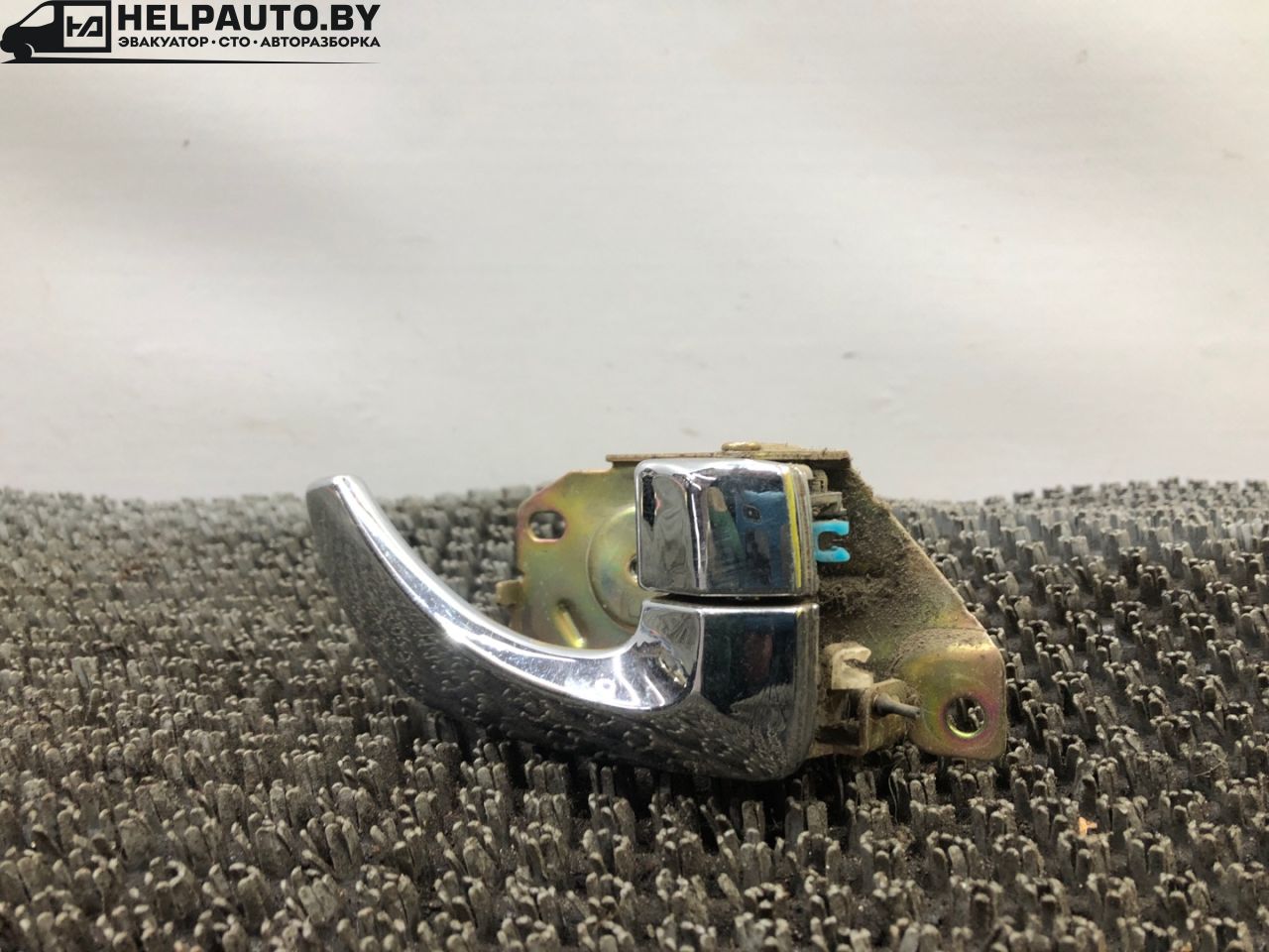 ручка внутренняя задняя правая Kia Sorento 1 поколение 2005, 2.4 л., G4JS, бензин, МКПП, красный, внедорожник 5 дв., полный подключаемый привод - фото №1