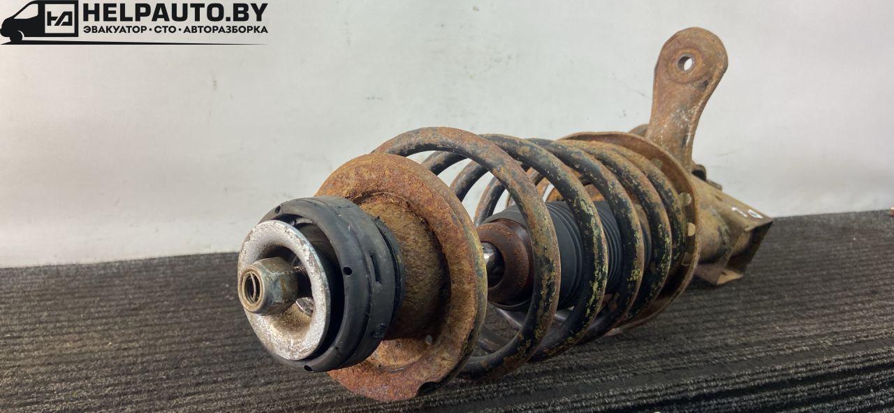 стойка передняя левая Audi 80 B3 89/B3 1991, 1.8 л., бензин, МКПП, серебристый, седан, передний привод - фото №1