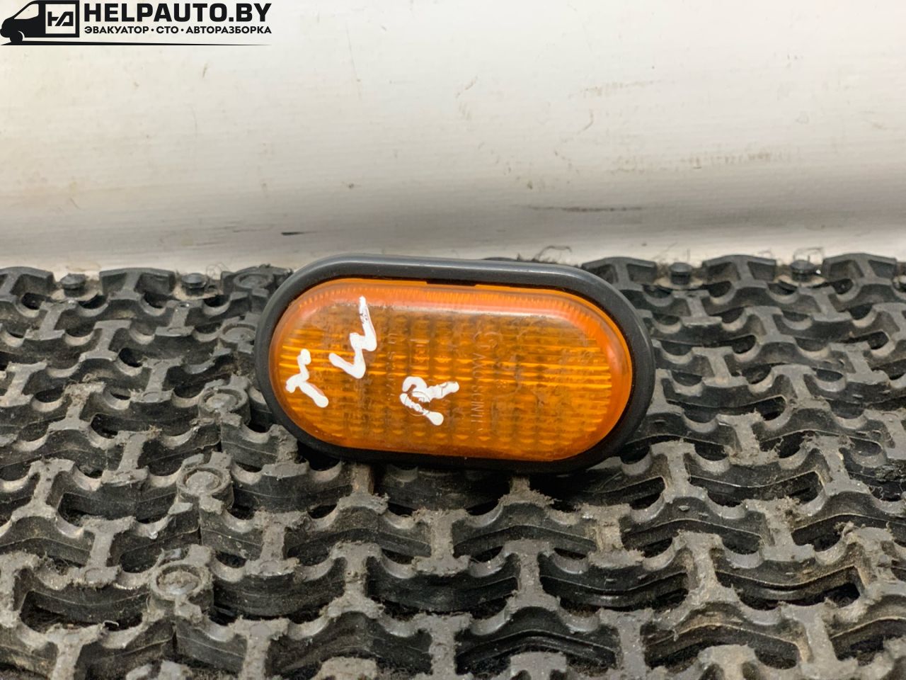 повторитель поворота на крыле Renault Twingo 1 поколение 1996, 1.2 л., C3G 700, бензин, МКПП, желтый, хетчбэк 3 дв., передний привод - фото №1