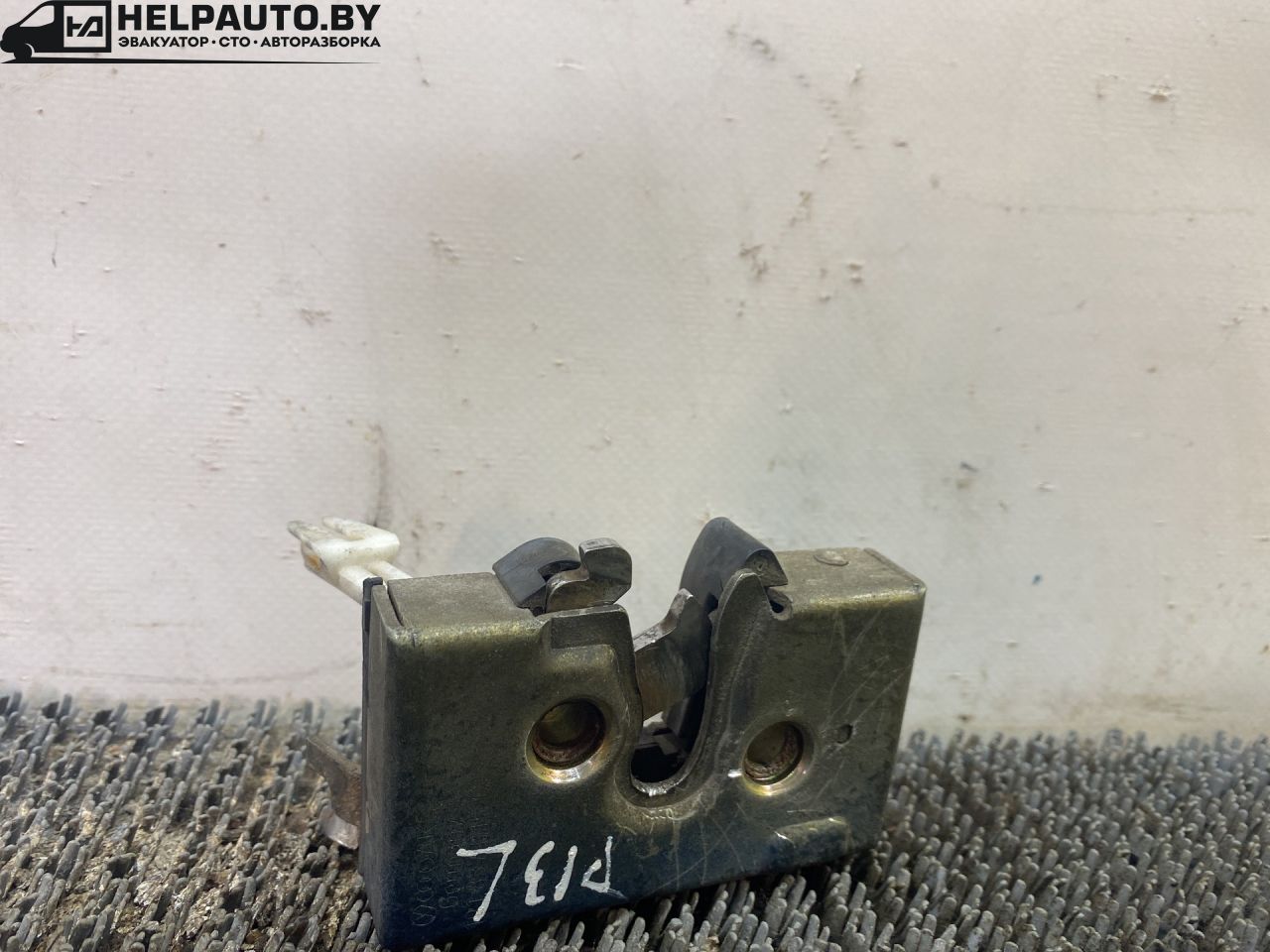 замок двери передней левой Volkswagen Polo 2 поколение 1990, 1.3 л., бензин, МКПП, синий, хетчбэк 3 дв., передний привод - фото №1