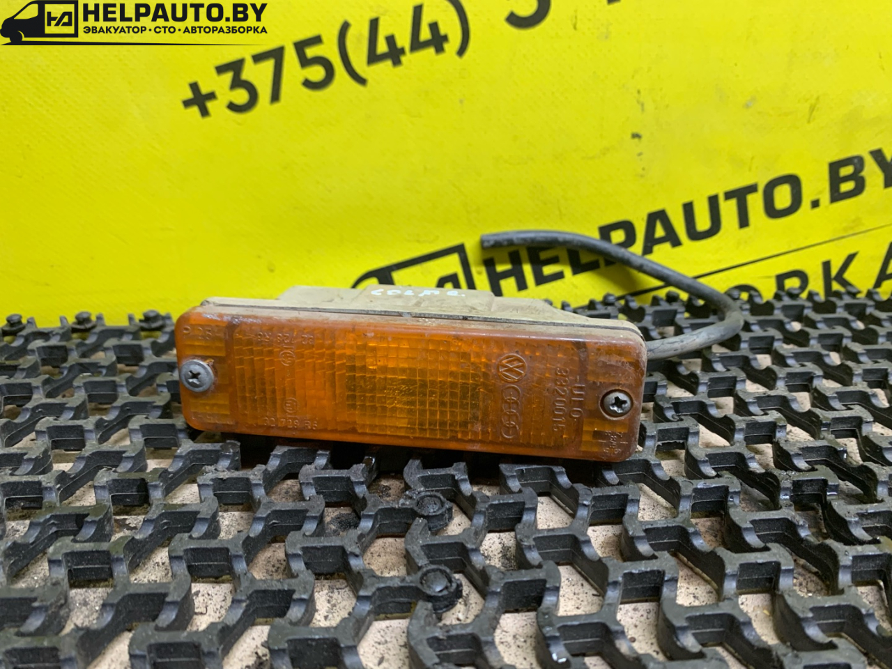 поворотник левый Volkswagen Golf 2 поколение 1990, 1.6 л., дизель, МКПП, черный, хетчбэк 3 дв., передний привод - фото №1