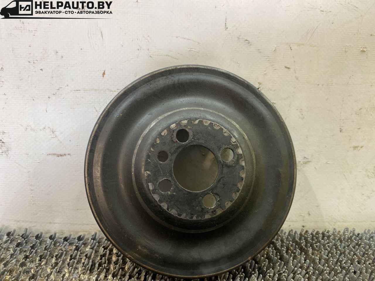шкив коленвала Volkswagen Polo 2 поколение 1990, 1.3 л., бензин, МКПП, синий, хетчбэк 3 дв., передний привод - фото №1