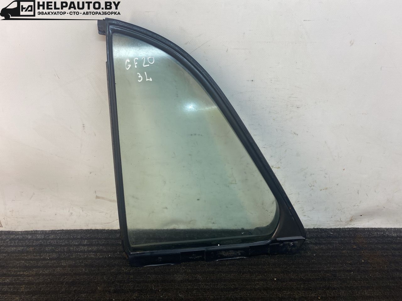 форточка задняя левая Mazda 626 GF 1997, 2.0 л., дизель, МКПП, зелёный, седан, передний привод - фото №1
