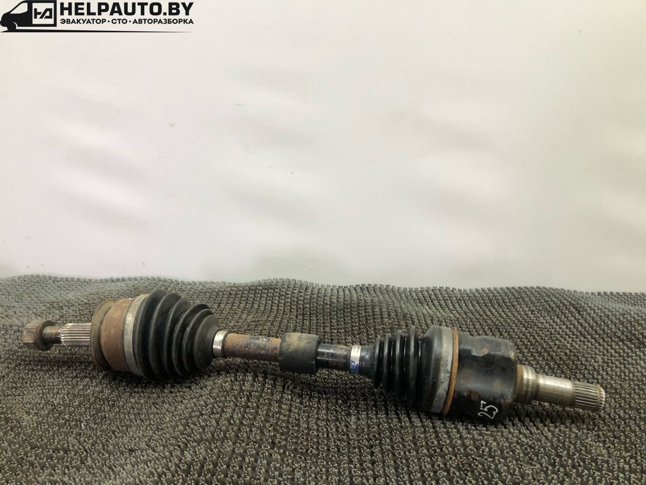 полуось передняя левая (приводной вал, ШРУС) Dodge Caravan 3 поколение RG 1999, 2.4 л., EDZ, бензин, АКПП, темно зеленый, передний привод - фото №1