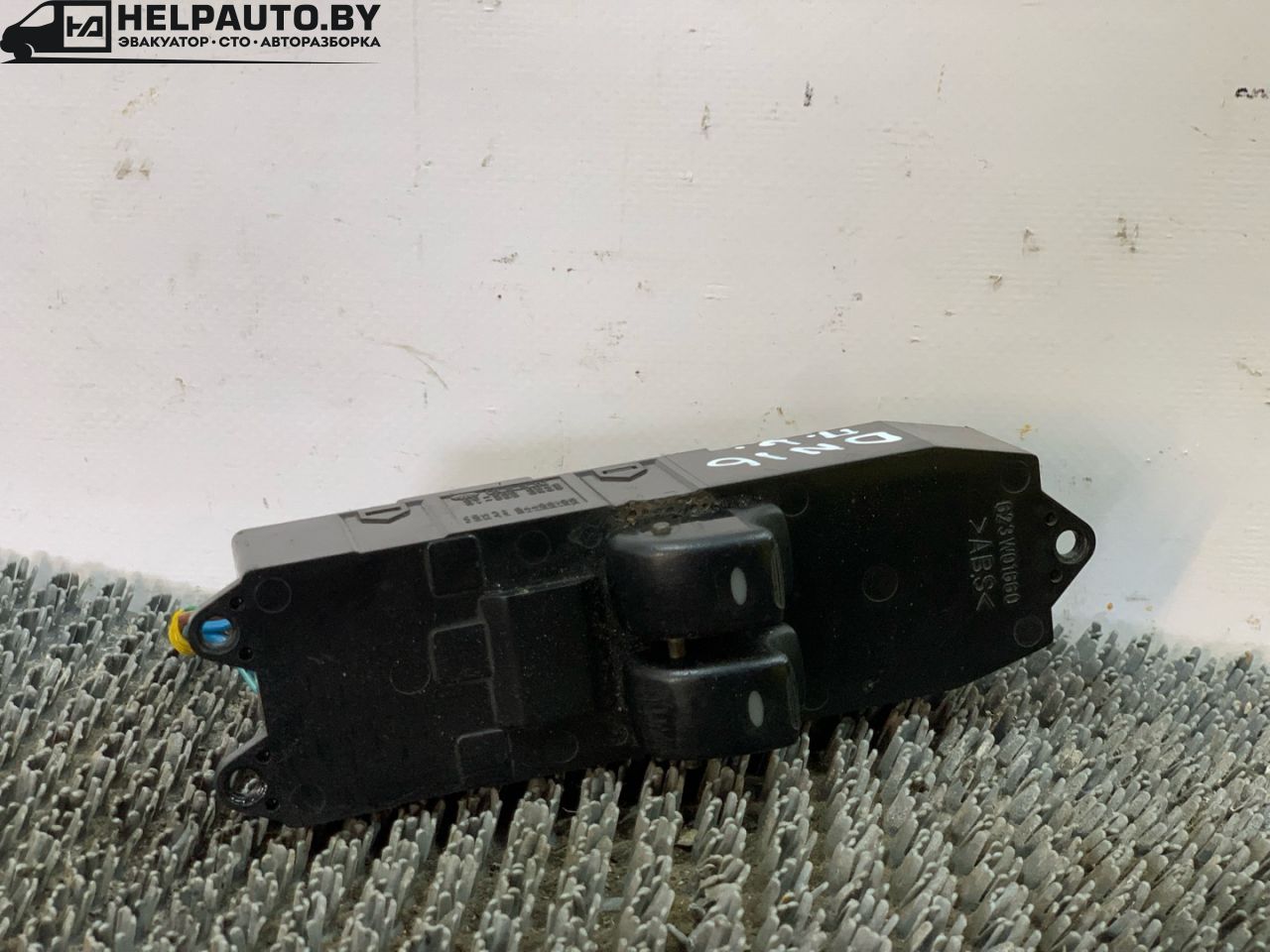 блок управления стеклоподъемниками Daewoo Nubira J100 1998, 1.6 л., бензин, МКПП, зелёный металлик, хетчбэк 5 дв. - фото №1