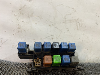 блок предохранителей Nissan Bluebird T12/T72 1987, 2.0 л., бензин, МКПП, бордовый, хетчбэк 5 дв., передний привод