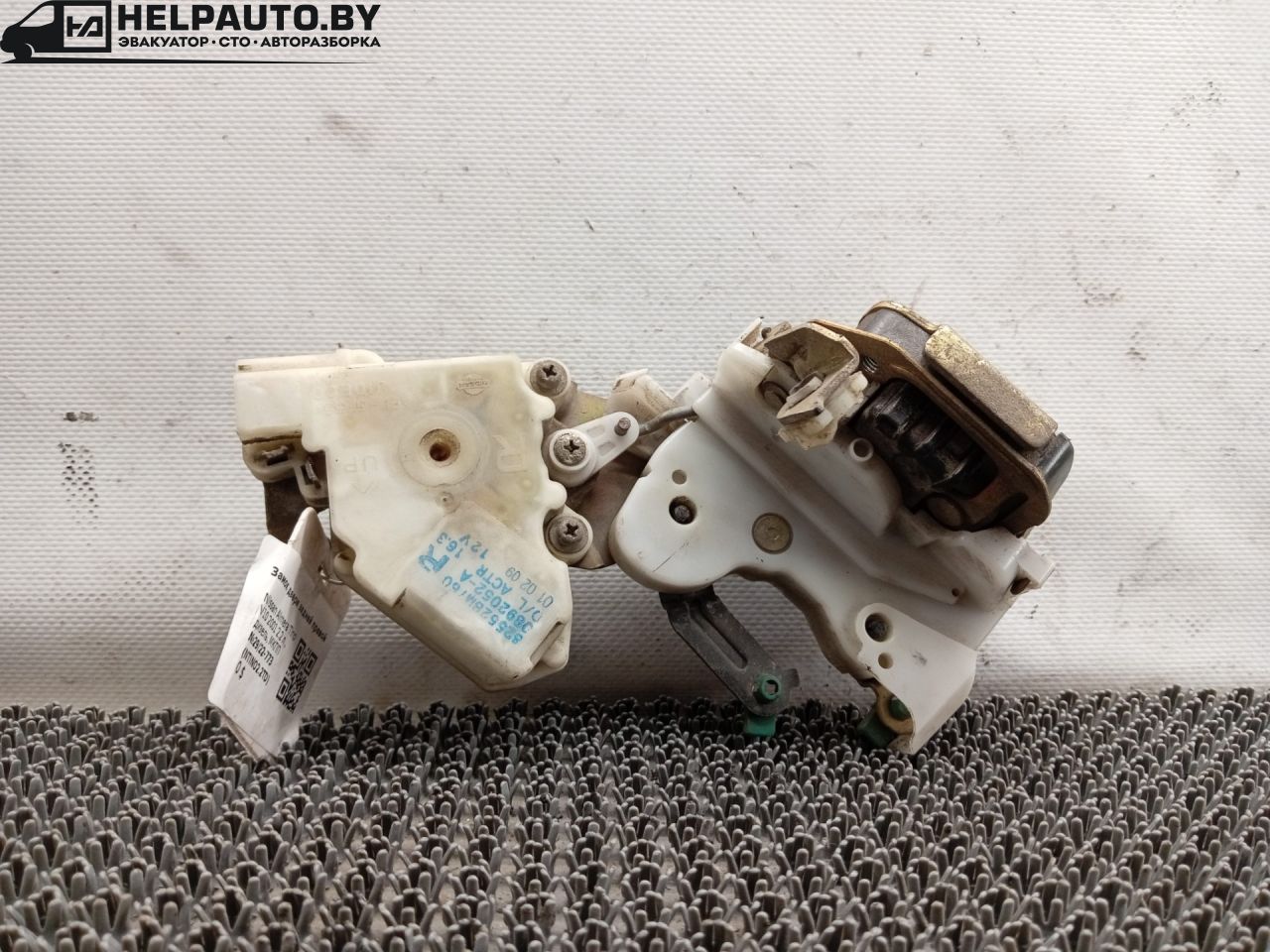 замок двери задней правой Nissan Almera Tino V10 2001, 2.2 л., YD22DDT, дизель, МКПП, берюзовый, минивэн, передний привод - фото №1