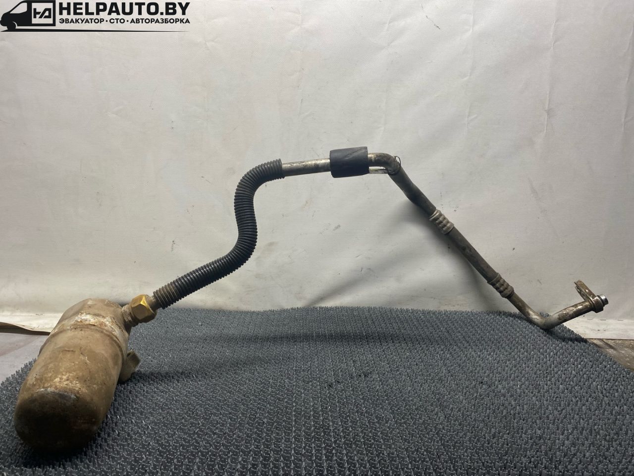 трубка кондиционера Opel Sintra 1 поколение 1999, 2.2 л., X 22 XE, бензин, МКПП, белый, минивэн, передний привод - фото №1