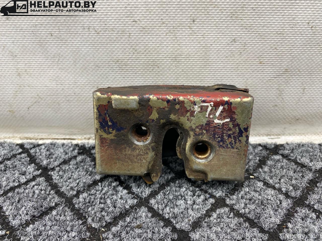 замок двери передней правой Audi 100 С3 1985, 1.9 л., бензин, МКПП, седан, передний привод - фото №1