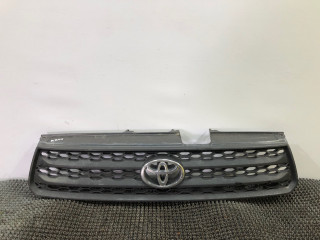решетка радиатора Toyota RAV4 2 поколение (XA20) 2002, 2.0 л., дизель, МКПП, серебристый, седан