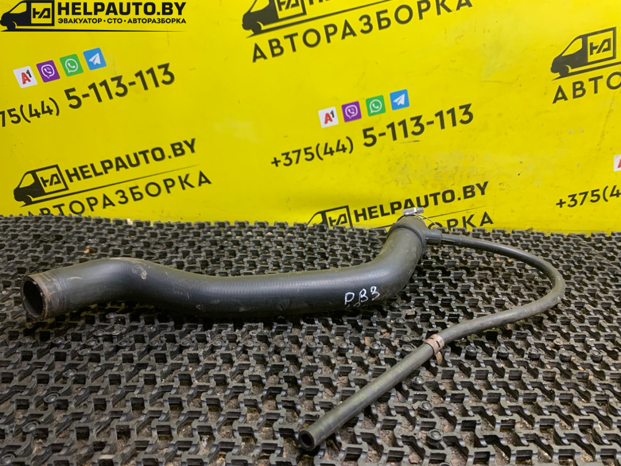 патрубок радиатора Volkswagen Passat B3 1993, 1.9 л., AAZ, дизель, 5МКПП, черный, универсал, передний привод - фото №1