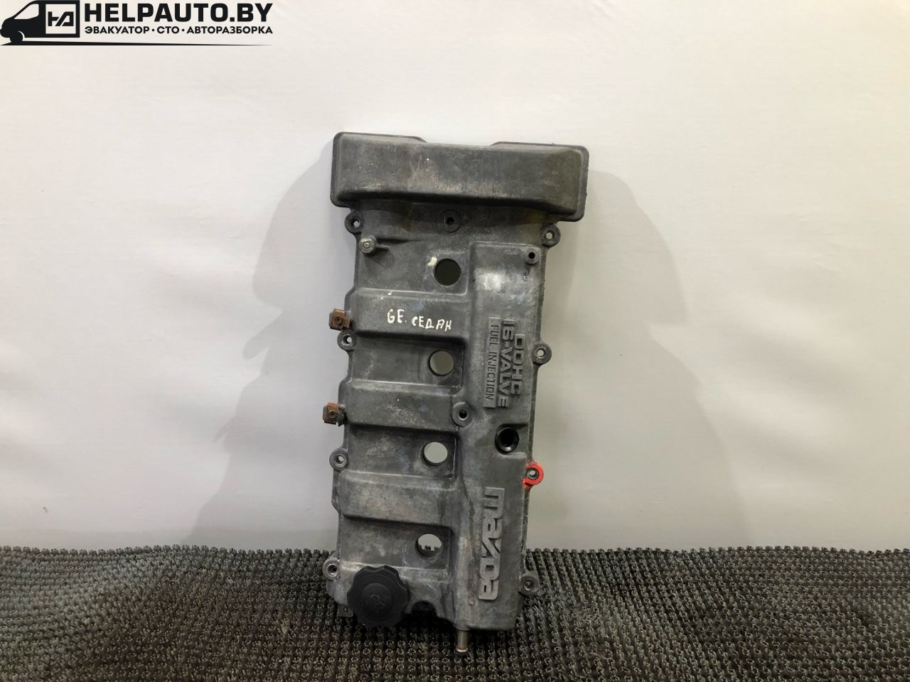 клапанная крышка Mazda 626 GE 1994, 1.8 л., FP, бензин, МКПП, бордовый, седан, передний привод - фото №1