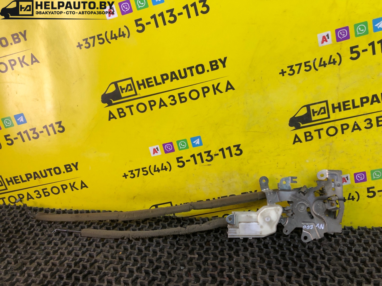 замок двери Nissan NV200 1 поколение 2010, 1.5 л., K9K 276, дизель, МКПП, берюзовый, минивэн, передний привод - фото №1