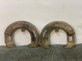 защитный кожух тормозного механизма Hyundai Santa Fe 1 поколение (SM) 2001, 2.4 л., бензин, МКПП, черный, внедорожник 5 дв., передний привод