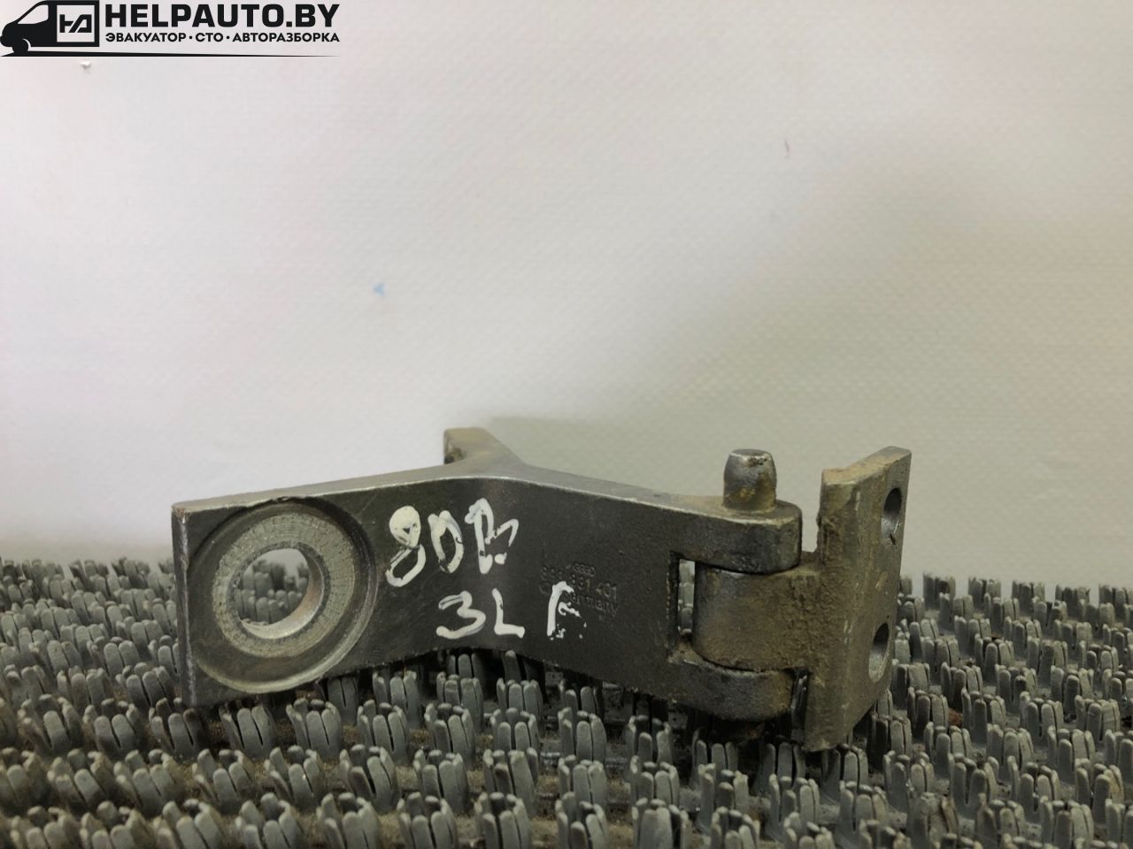 петля двери Audi 80 B3 (1986 - 1991), 1.8 л., бензин, МКПП, серый, передний привод - фото №1