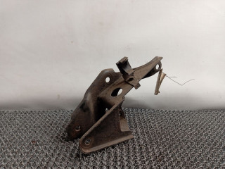 кронштейн (крепление) Nissan Micra 2 поколение (K11) (1992 - 2003), 1.0 л., бензин, МКПП