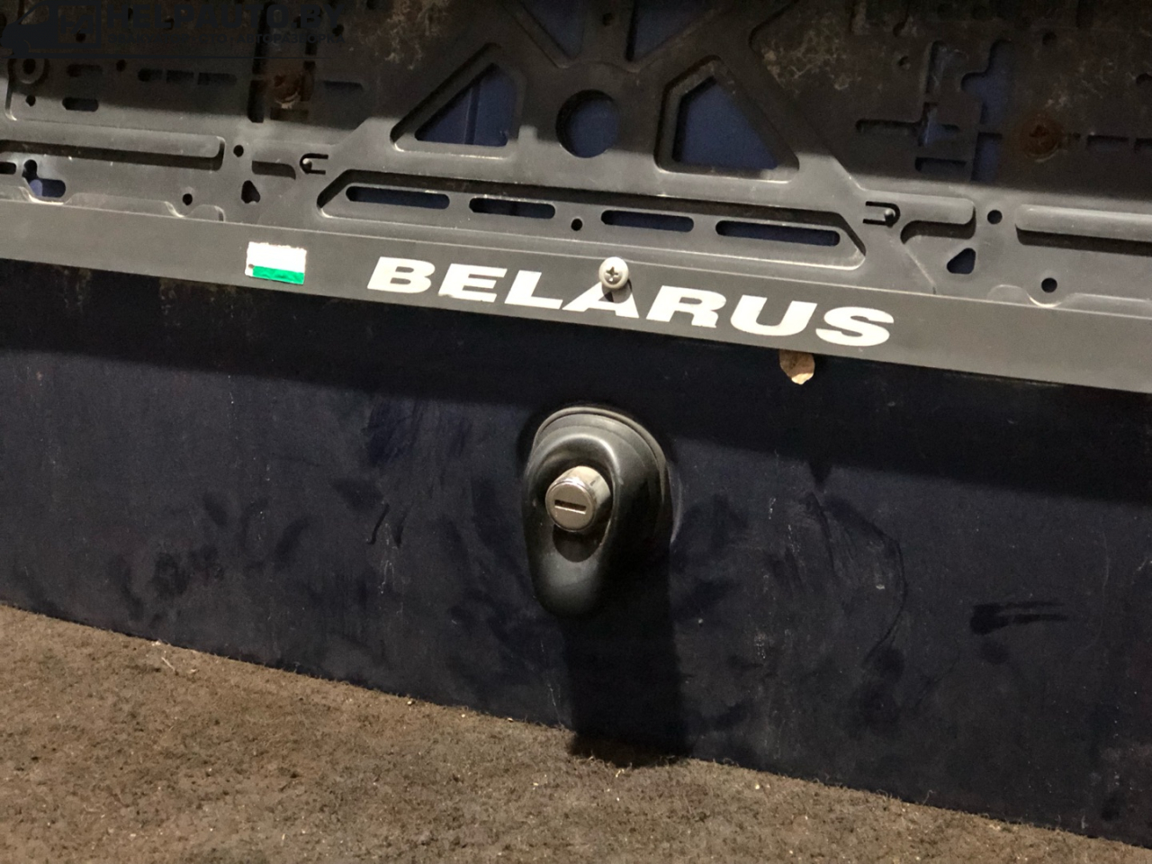 кнопка открытия багажника SEAT Ibiza 2 поколение 1998, 1.6 л., ALM, бензин, 5МКПП, синий, хетчбэк 5 дв., передний привод - фото №1