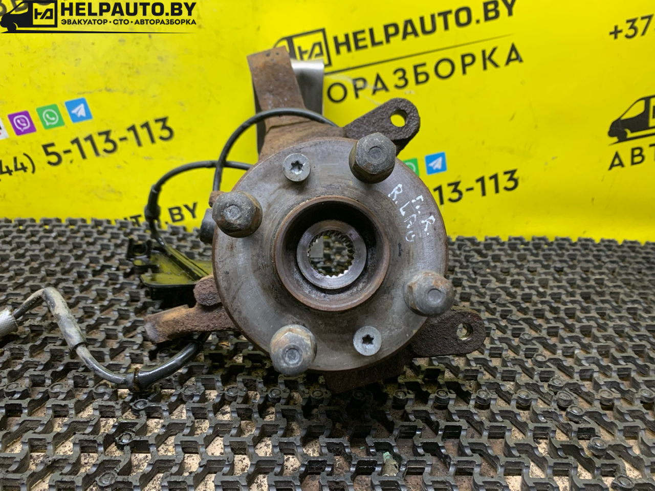 ступица передняя правая Renault Laguna 1 поколение 1997, 2.0 л., F3R 200, бензин, МКПП, серый, универсал, передний привод - фото №1