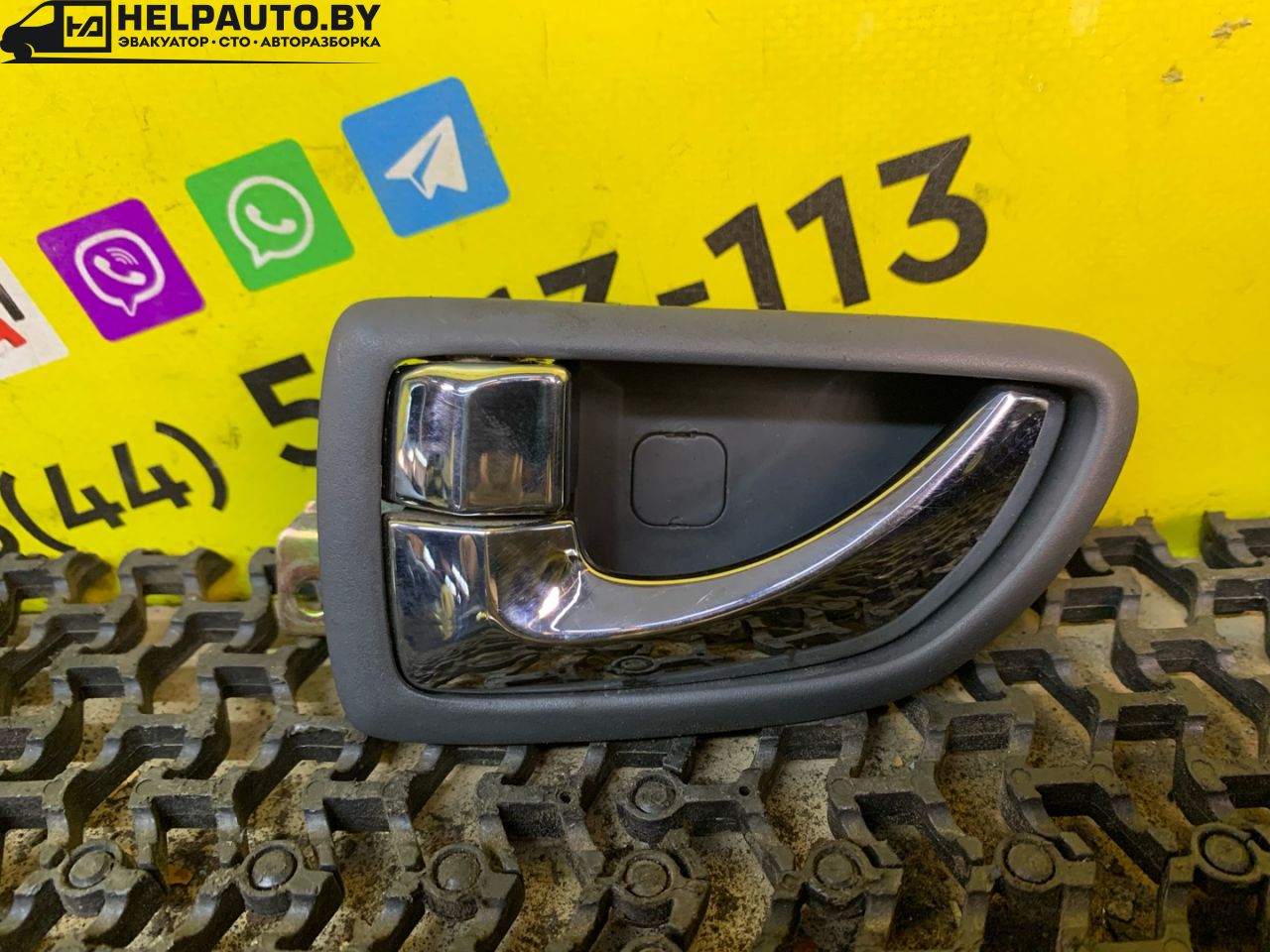 ручка внутренняя задняя левая Kia Sorento 1 поколение 2005, 2.5 л., D4CB, дизель, АКПП, внедорожник 5 дв. - фото №1