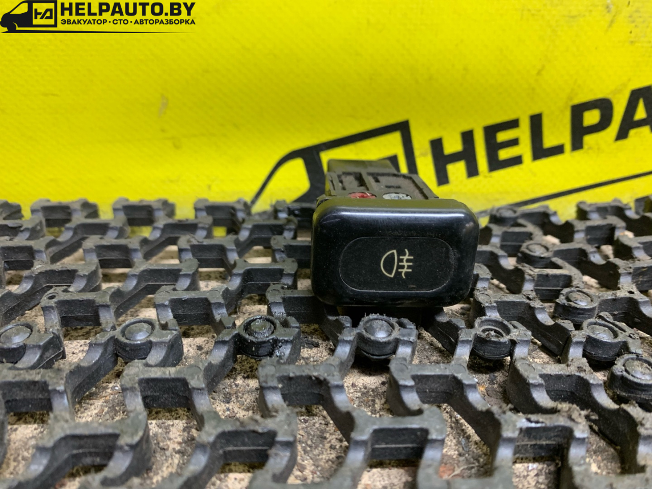 кнопка противотуманных фар Nissan Serena C23 1992, 2.0 л., дизель, МКПП, серебро, минивэн, передний привод - фото №1