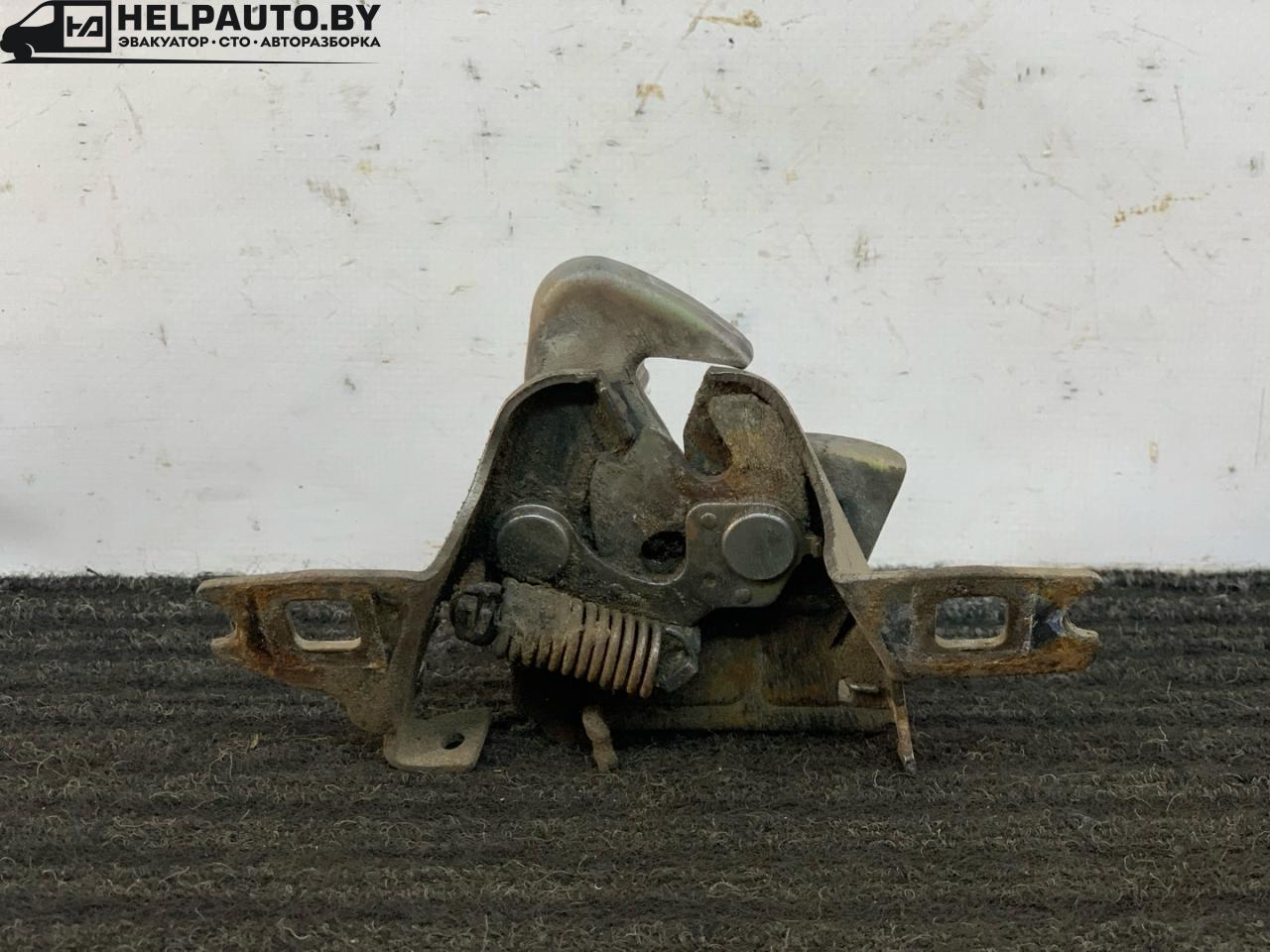 замок капота Volkswagen Vento 1 поколение 1991, 1.8 л., бензин, МКПП, серый, седан, передний привод - фото №1