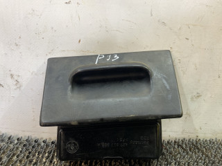 пепельница Volkswagen Polo 2 поколение 1990, 1.3 л., бензин, МКПП, синий, хетчбэк 3 дв., передний привод